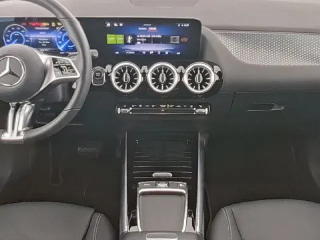 Gebraucht Mercedes EQA300 Progressive 167 kW (228 PS) 2024 Weiß SUV