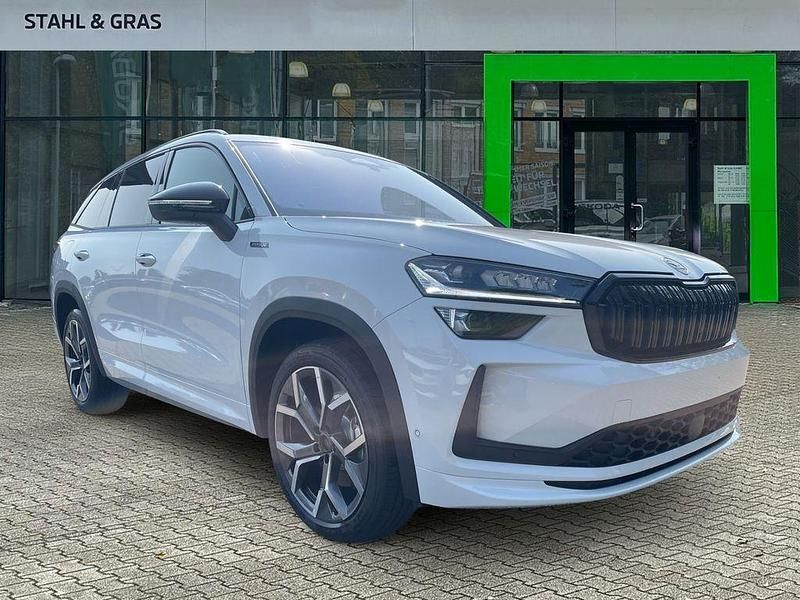 Weiss Neu 2025 Skoda Kodiaq SportLine SUV | 59.990 € (Teuer) - Bild 1/4
