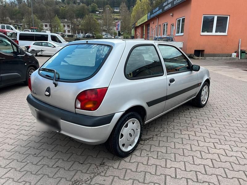 Gebraucht Ford Fiesta 50 PS (36 kW) 2000 Silber Kleinwagen