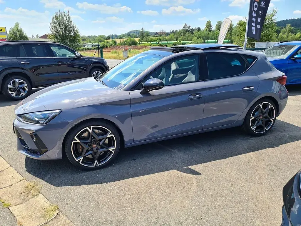 Neu Cupra Leon VZ 300 PS (220 kW) 2026 Grau Limousine