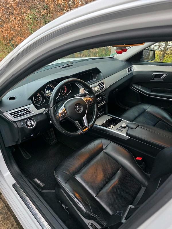 Gebraucht Mercedes E200 136 PS (100 kW) 2015 Weiß Limousine