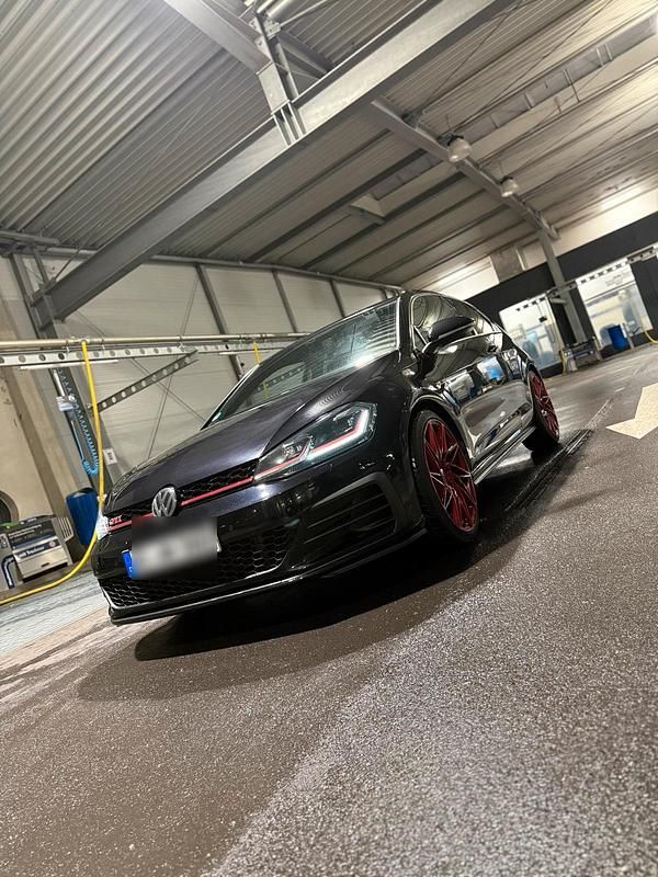 Schwarz Gebraucht 2017 VW Golf GTI Limousine | 18.000 € - Bild 1/4