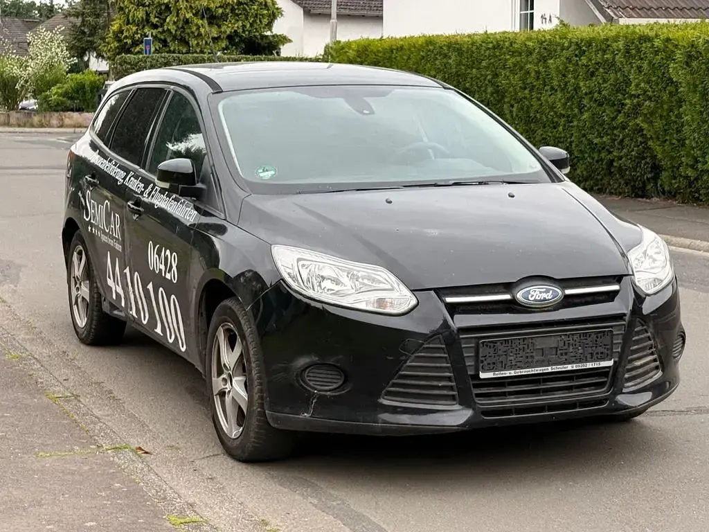 Gebraucht Ford Focus Trend 116 PS (85 kW) 2014 Schwarz Limousine