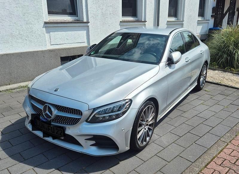 Silber Gebraucht 2018 Mercedes C300 AMG line Limousine | 31.500 € (Fairer Preis) - Bild 1/4