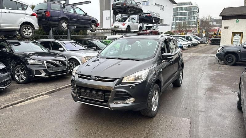 Grau Gebraucht 2015 Ford Kuga Titanium SUV | 7.999 € (Guter Preis) - Bild 1/4