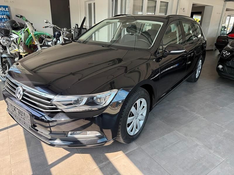 Gebraucht VW Passat Trendline 150 PS (110 kW) 2017 Schwarz Kombi