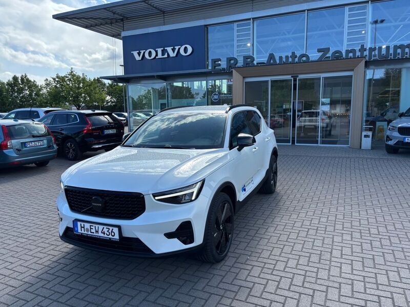 Weiß Gebraucht 2025 Volvo XC40 Plus SUV | 38.500 € (Guter Preis) - Bild 1/4