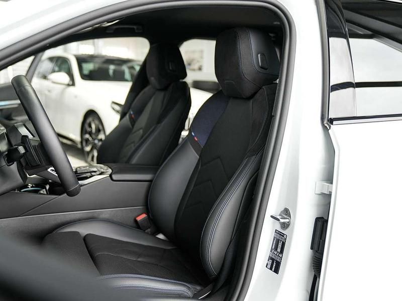 Gebraucht BMW 520 M Sport 208 PS (152 kW) 2025 Weiß Kombi