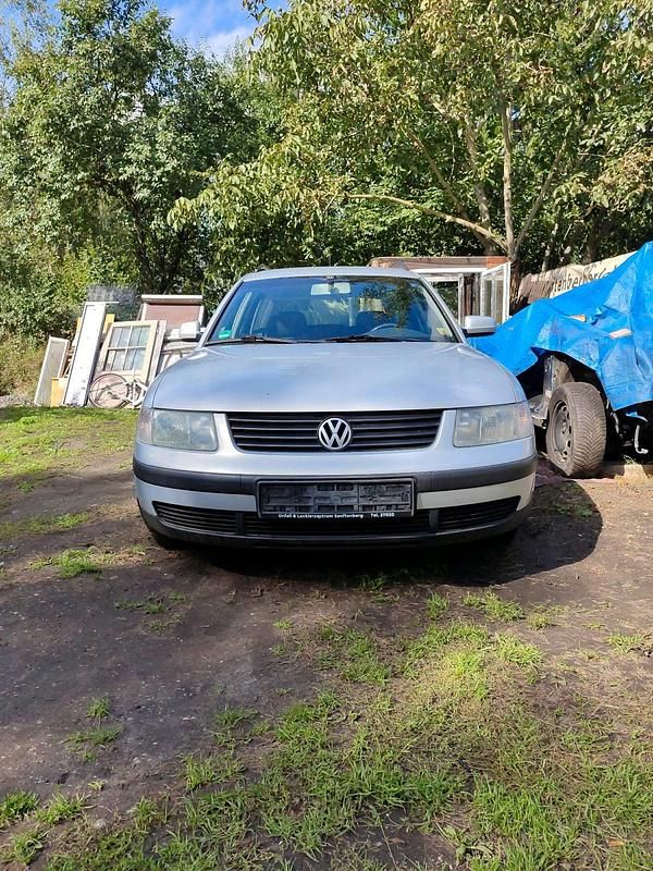 Silber Gebraucht 1999 VW Passat Kombi | 500 € (Superpreis) - Bild 1/4
