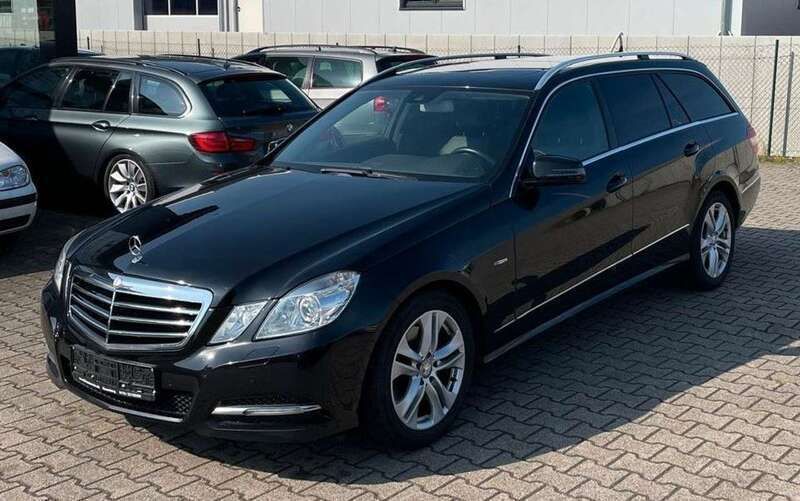 Obsidianschwarz metalliclack Gebraucht 2011 Mercedes E250 Avantgarde Kombi | 10.800 € (Fairer Preis) - Bild 1/4