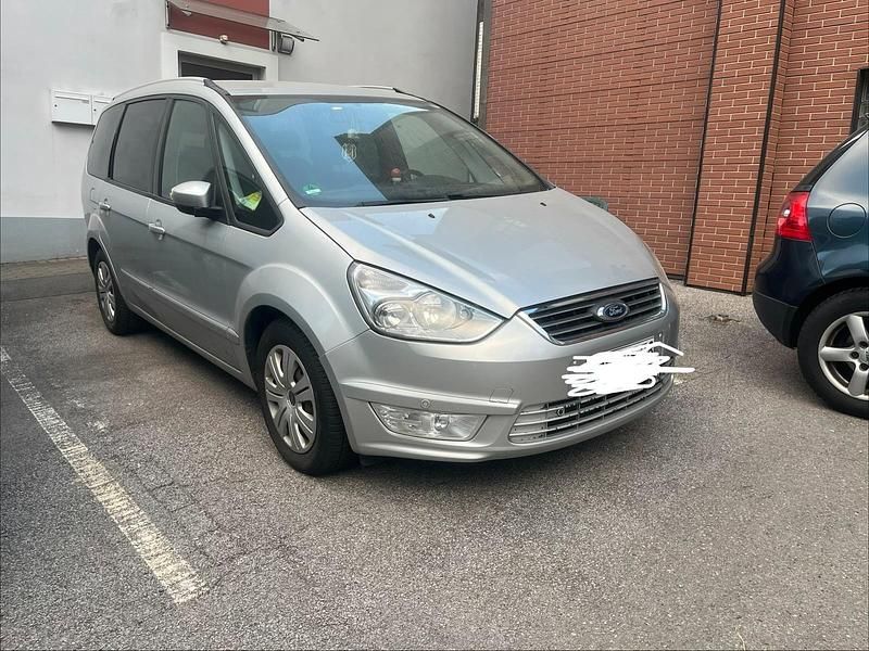 Second-hand Ford Galaxy 140 CP (102 kW) 2011 Argintiu Monovolum