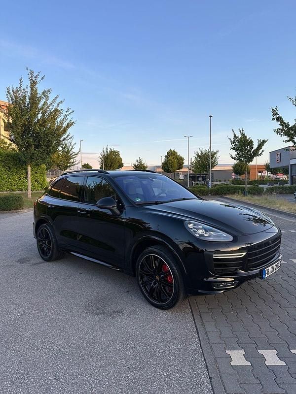 Schwarz Gebraucht 2016 Porsche Cayenne Turbo SUV | 41.000 € (Superpreis) - Bild 1/4