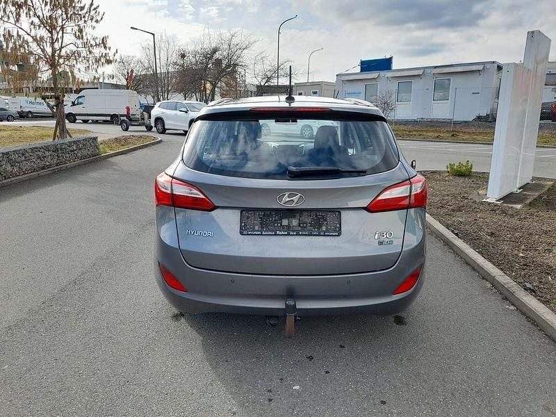 Gebraucht Hyundai i30 Style 135 PS (99 kW) 2014 Grau Limousine