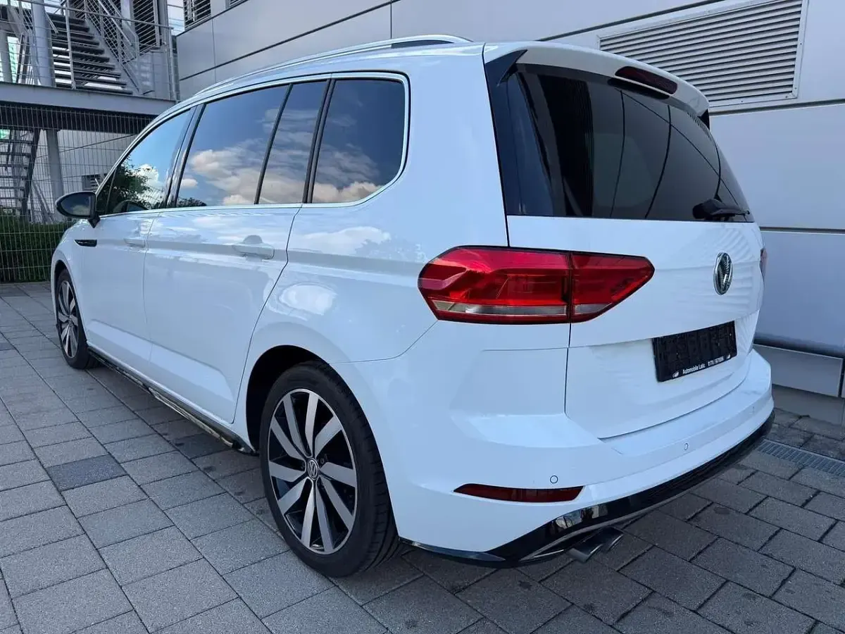 Gebraucht VW Touran Highline 181 PS (133 kW) 2018 Weiß Van / Kleinbus