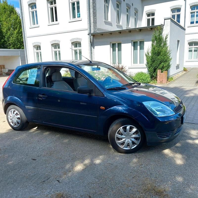 Blau Gebraucht 2003 Ford Fiesta Kleinwagen | 2.050 € (Etwas zu teuer) - Bild 1/4