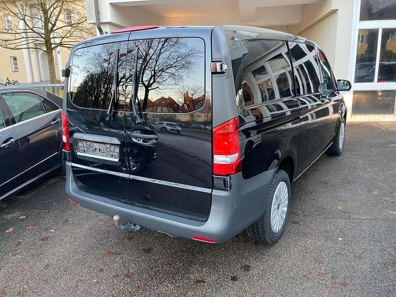 Gebraucht Mercedes Vito 163 PS (119 kW) 2022 Obsidianschwarz metallic Van