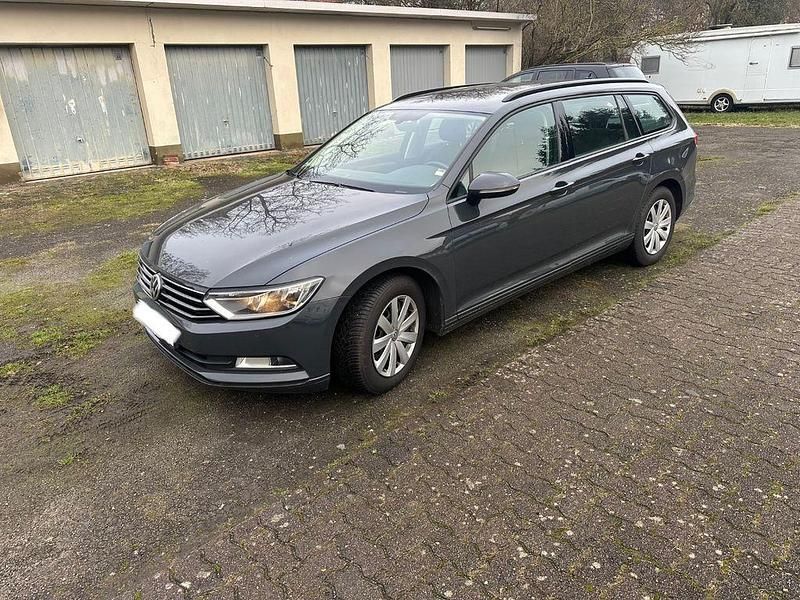 Grau Gebraucht 2019 VW Passat Trendline Kombi | 10.947 € (Fairer Preis) - Bild 1/4