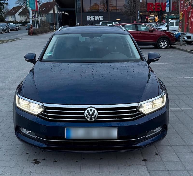 Gebraucht VW Passat 150 PS (110 kW) 2017 Blau Kombi