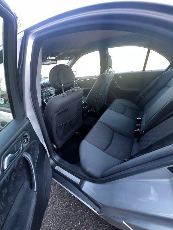 Gebraucht Mercedes C200 Elegance 116 PS (85 kW) 2001 Silber Limousine