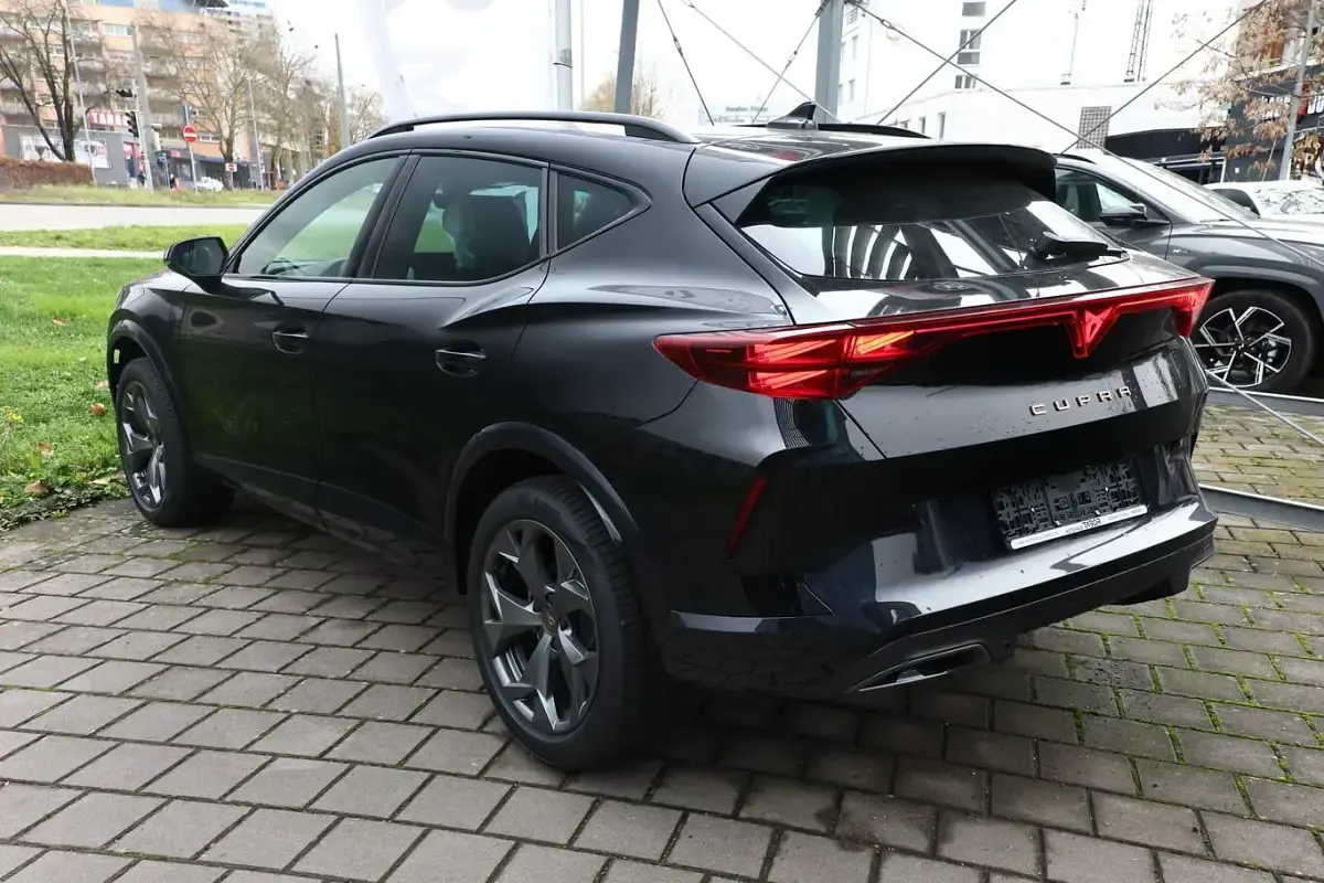 Neu Cupra Formentor 204 PS (150 kW) 2026 Midnight schwarz metallic SUV