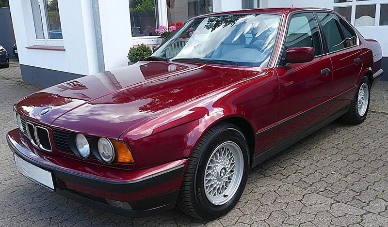 Rot Gebraucht 1992 BMW 520 Limousine | 12.995 € - Bild 1/4