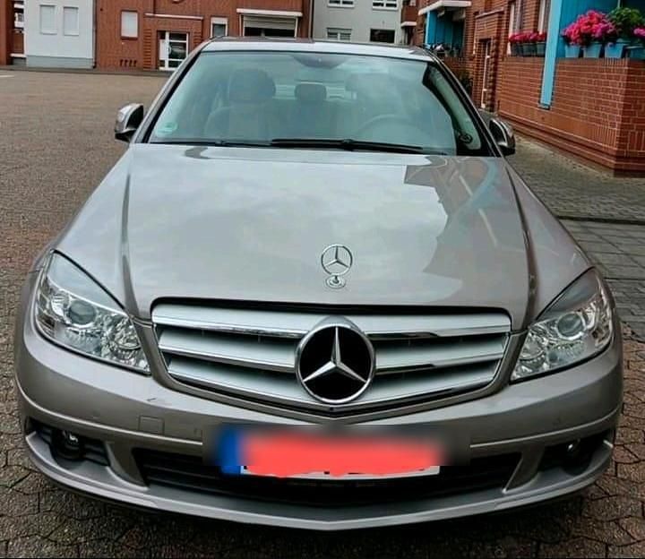 Grau Gebraucht 2007 Mercedes C200 Limousine | 6.500 € - Bild 1/4
