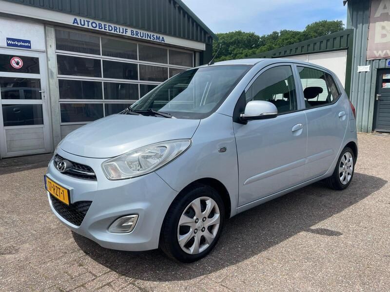 Grau Gebraucht 2011 Hyundai i10 Kleinwagen | 2.300 € - Bild 1/4
