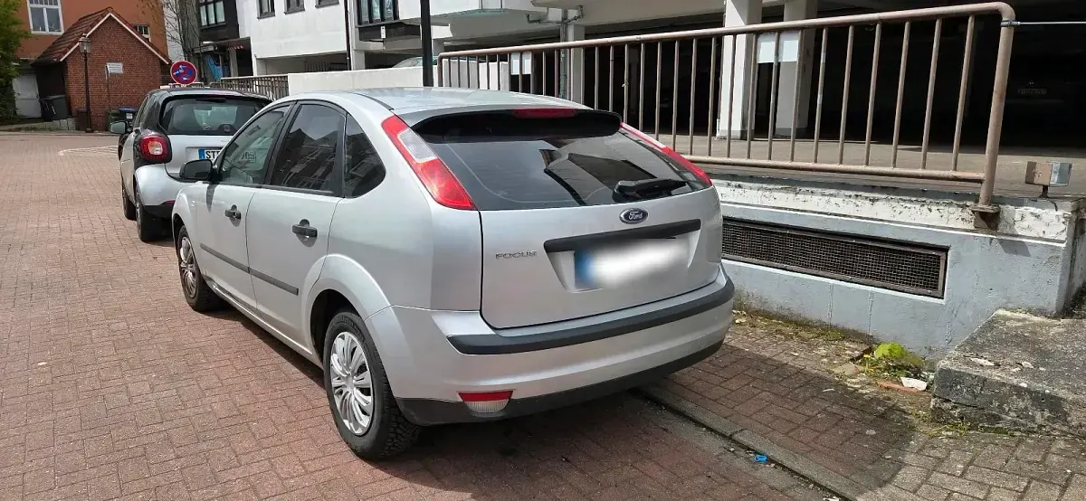 Używany Ford Focus 101 KM (74 kW) 2005 Srebrny Sedan/Limuzyna