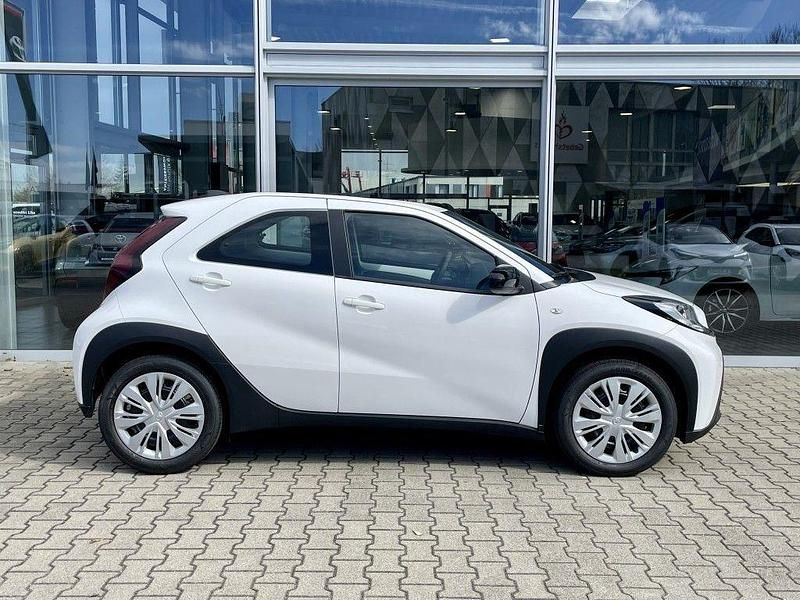 Neu Toyota Aygo X Business Edition 72 PS (52 kW) 2025 Weiß SUV