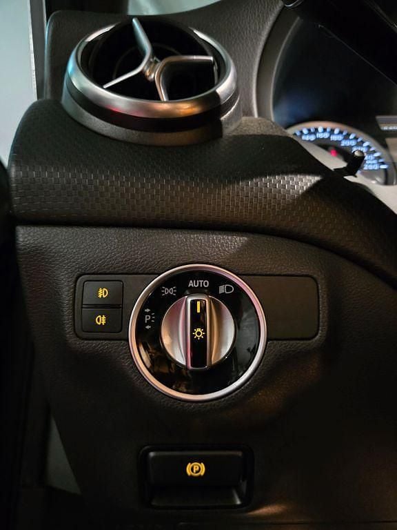 Gebraucht Mercedes A180 109 PS (80 kW) 2015 Grau Limousine