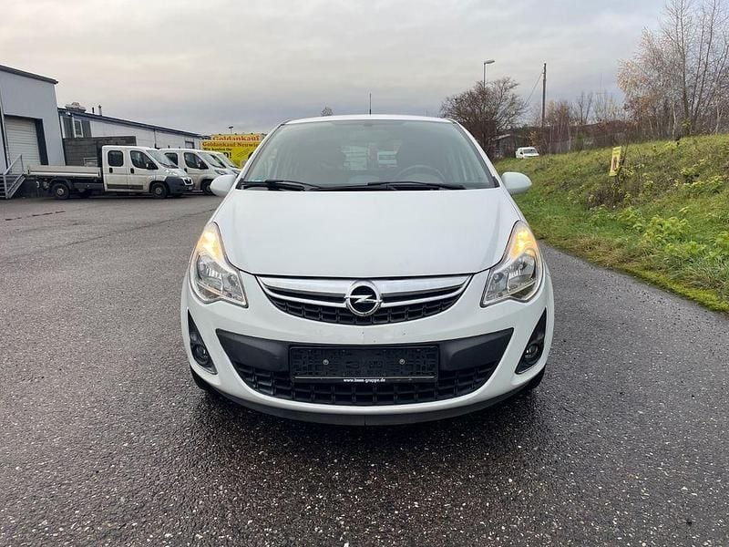 Weiß Gebraucht 2011 Opel Corsa Limousine | 2.980 € (Guter Preis) - Bild 1/4