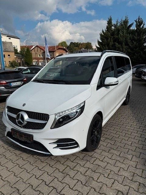 Weiß Gebraucht 2020 Mercedes V300 AMG line Van / Kleinbus | 48.975 € (Guter Preis) - Bild 1/4
