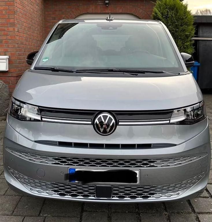 Gebraucht VW Multivan Life 136 PS (100 kW) 2022 Grau Van