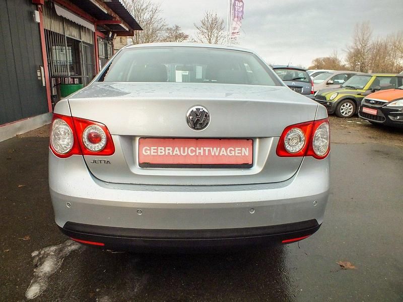 Gebraucht VW Jetta 116 PS (85 kW) 2006 Silber Limousine