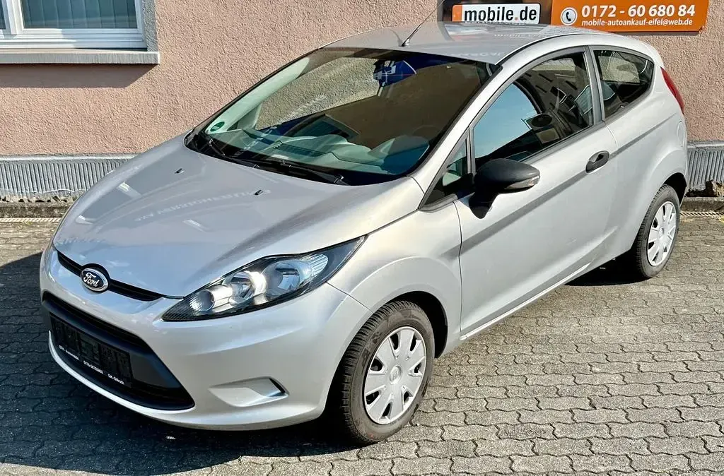 Gebraucht Ford Fiesta Ambiente 60 PS (44 kW) 2009 Silber Kleinwagen