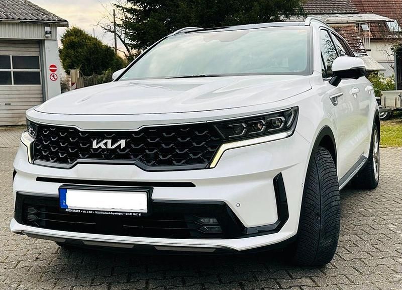 Weiß Gebraucht 2022 Kia Sorento Platinum SUV | 41.500 € (Etwas zu teuer) - Bild 1/4
