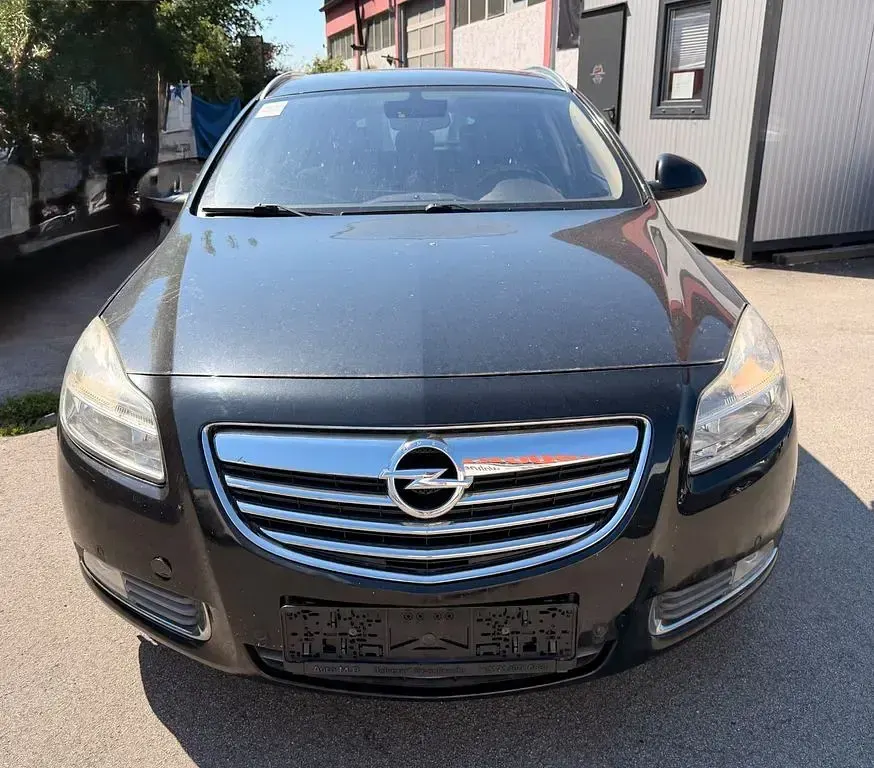 Gebraucht Opel Insignia Innovation 160 PS (117 kW) 2012 Schwarz Kombi
