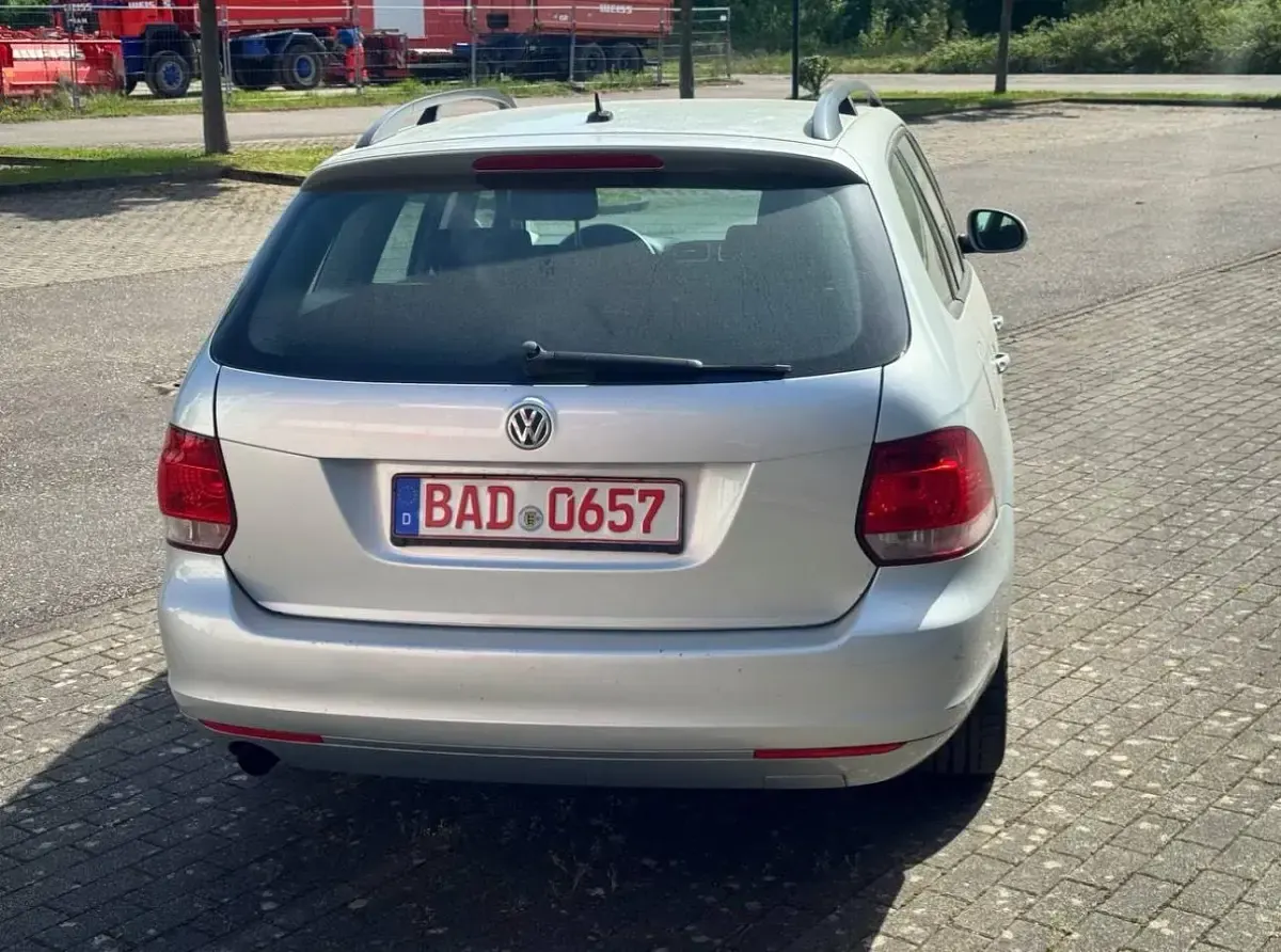 Gebraucht VW Golf VI 105 PS (77 kW) 2011 Silber Kleinwagen