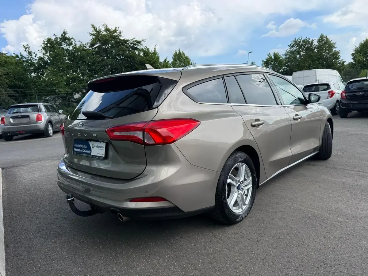 Gebraucht Ford Focus Cool & Connect 101 PS (74 kW) 2019 Gold Kombi