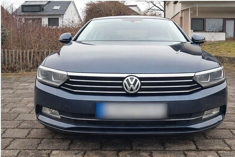 Gebraucht VW Passat Comfortline 150 PS (110 kW) 2017 Blau Limousine