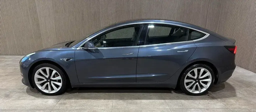 Usata Tesla Model 3 Long Range AWD 225 kW (306 CV) 2019 Blu Berlina