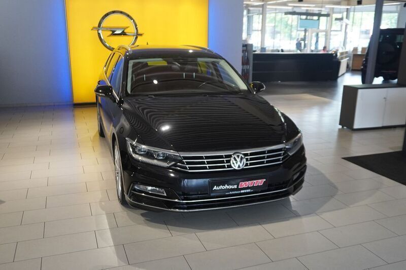 Schwarz Gebraucht 2016 VW Passat R-line Limousine | 21.990 € (Teuer) - Bild 1/4