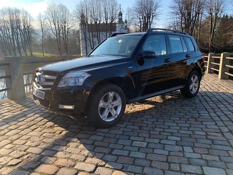 Schwarz Gebraucht 2011 Mercedes GLK200 SUV | 11.400 € (Fairer Preis) - Bild 1/4
