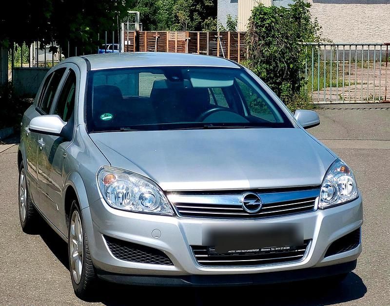 Grau Gebraucht 2008 Opel Astra Limousine | 1.849 € (Fairer Preis) - Bild 1/4