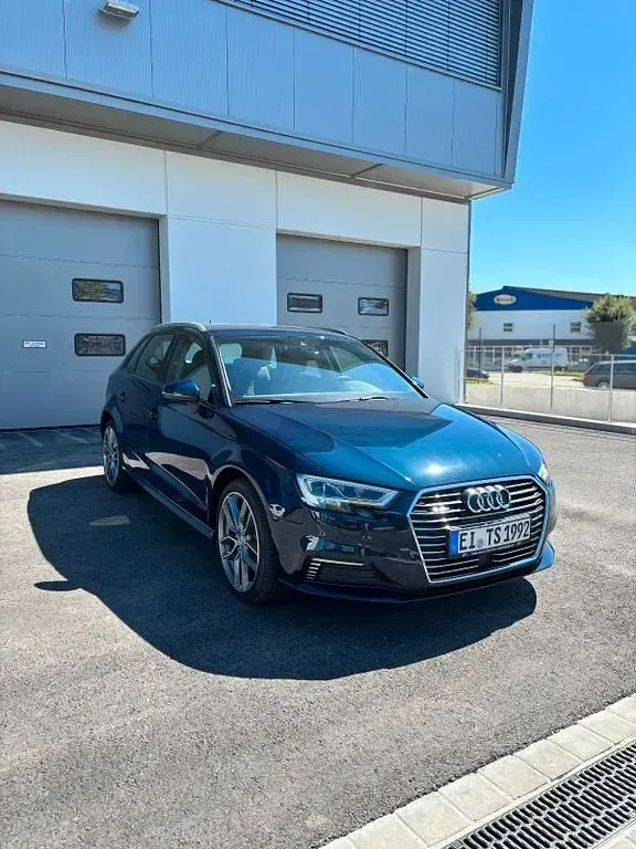 Gebraucht Audi e-tron Sport 204 PS (150 kW) 2020 Blau SUV
