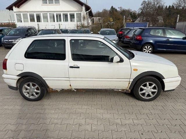 Gebraucht VW Golf III 75 PS (55 kW) 1995 Weiß Kleinwagen