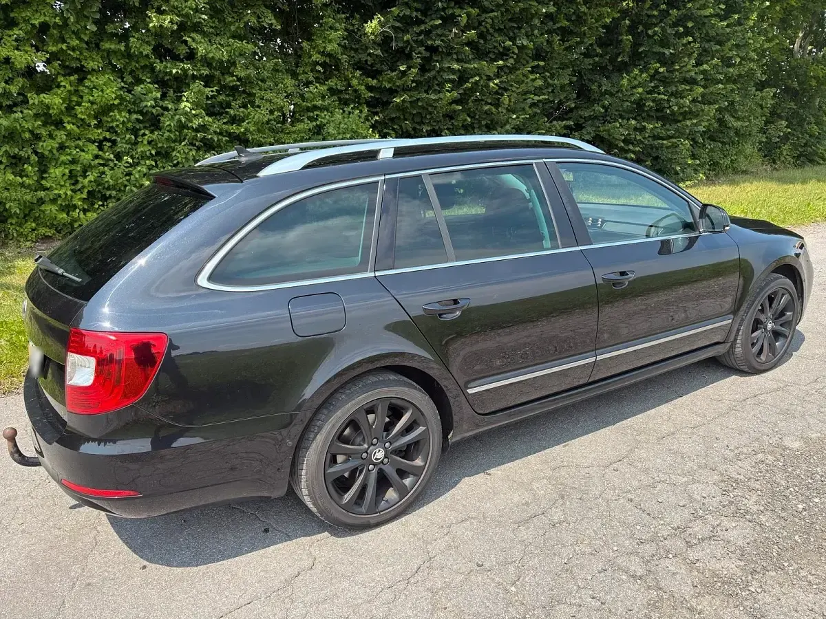 Gebraucht Skoda Superb 170 PS (125 kW) 2013 Schwarz Kombi