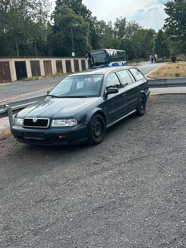 Blau Gebraucht 1998 Skoda Octavia Kombi | 1.600 € (Fairer Preis) - Bild 1/4
