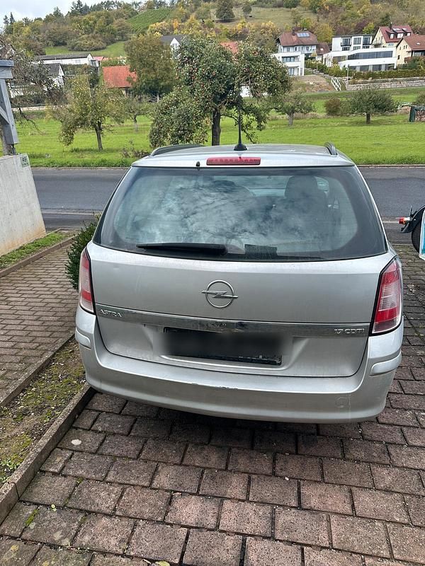 Silber Gebraucht 2007 Opel Astra Kombi | 2.000 € (Etwas zu teuer) - Bild 1/4