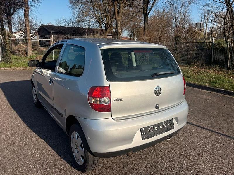 Gebraucht VW Fox Basis 54 PS (39 kW) 2007 Silber Kleinwagen